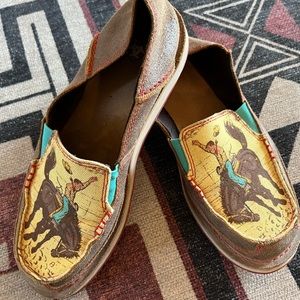 Ariat bucking horse cruisers